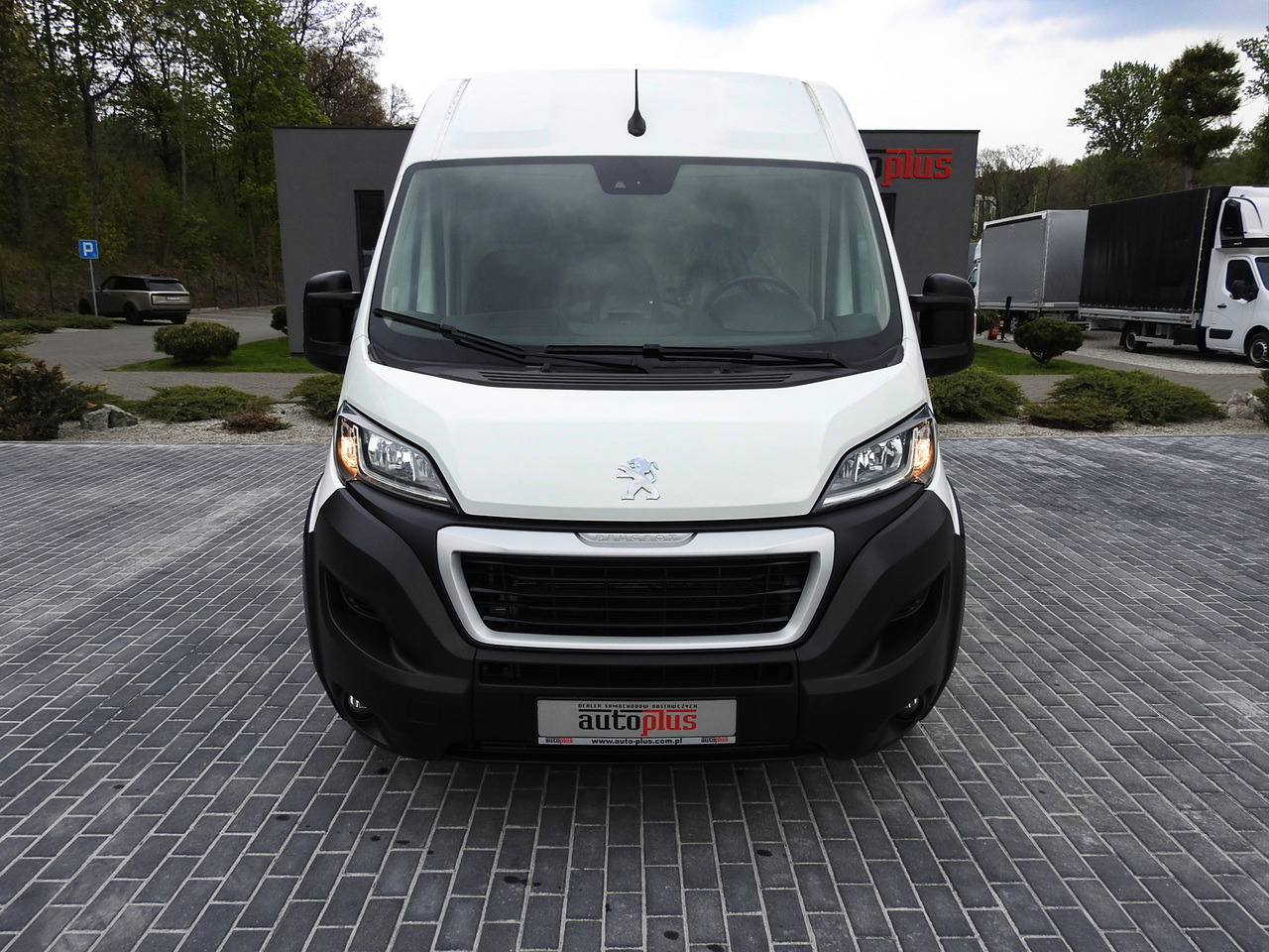 PEUGEOT BOXER REFRIGERATOR VAN 0*C CRUISE CONTROL NAVIGATION AIR CONDITIONING 135HP - Dostavno vozilo hladnjača: slika 5 PEUGEOT BOXER REFRIGERATOR VAN 0*C CRUISE CONTROL NAVIGATION AIR CONDITIONING 135HP - Dostavno vozilo hladnjača: slika 5