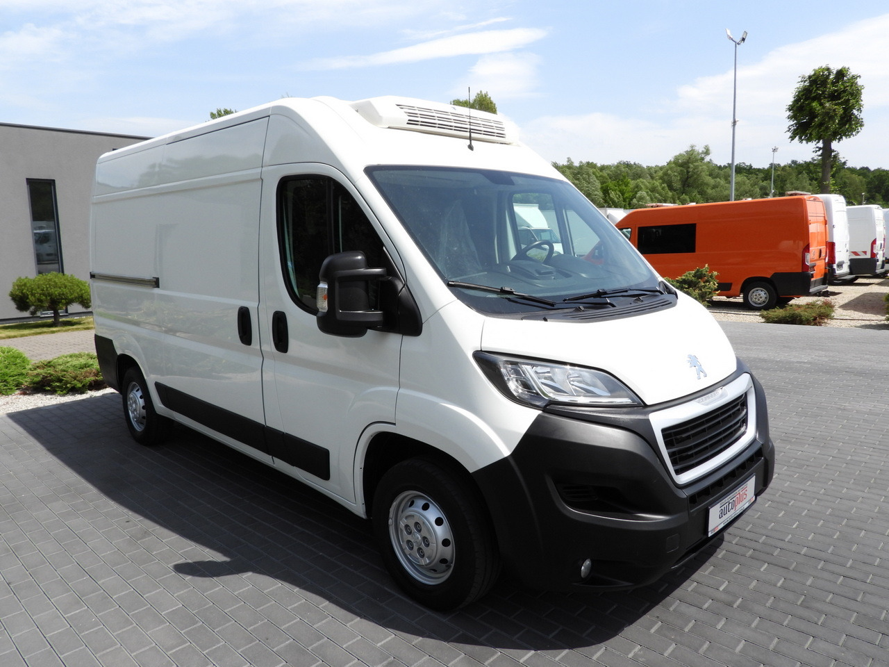 PEUGEOT BOXER REFRIGERATOR VAN -10*C CRUISE CONTROL AIR CONDITIONING 130HP - Dostavno vozilo hladnjača: slika 4 PEUGEOT BOXER REFRIGERATOR VAN -10*C CRUISE CONTROL AIR CONDITIONING 130HP - Dostavno vozilo hladnjača: slika 4