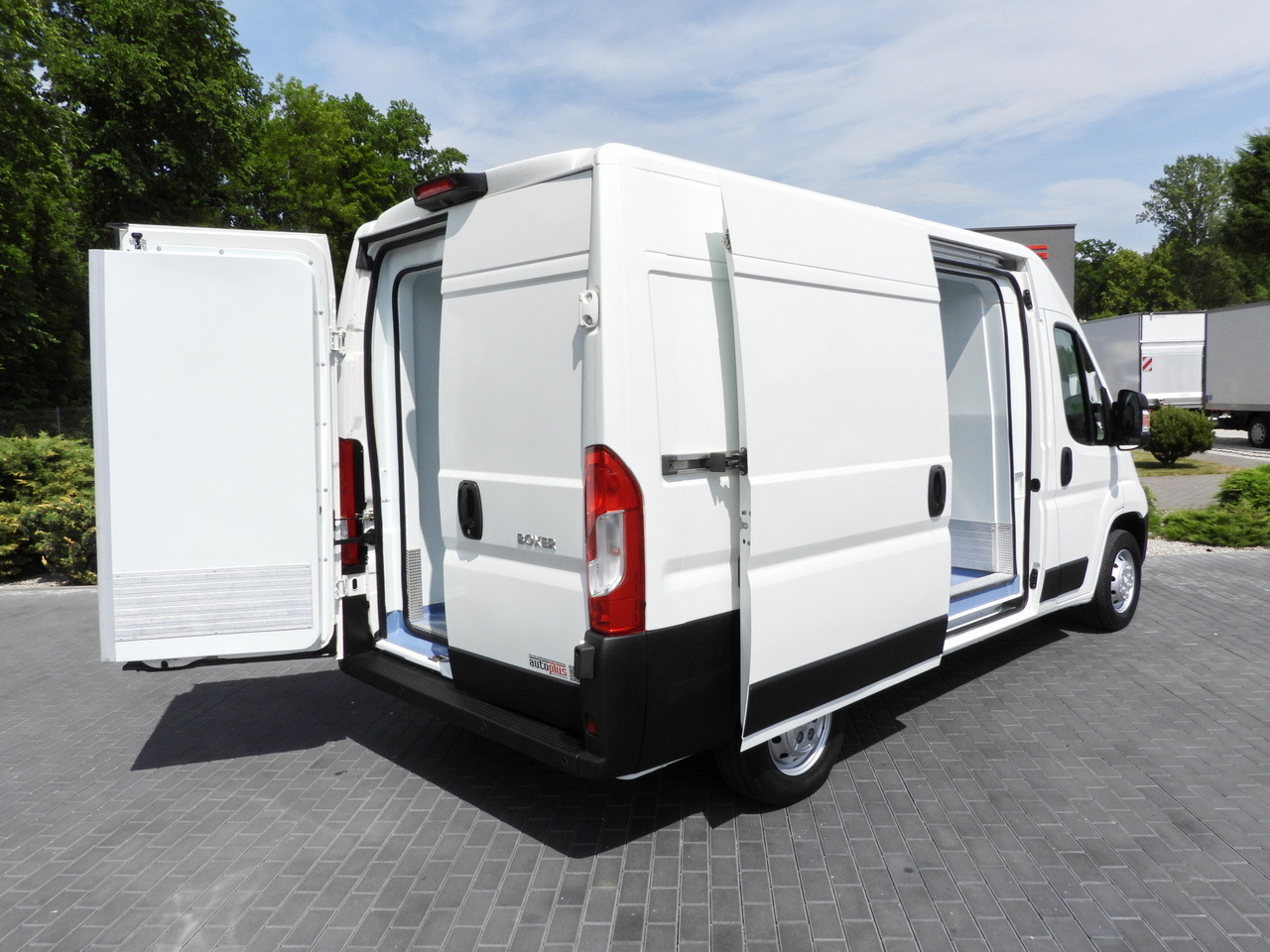 PEUGEOT BOXER REFRIGERATOR VAN -10*C CRUISE CONTROL AIR CONDITIONING 130HP - Dostavno vozilo hladnjača: slika 3 PEUGEOT BOXER REFRIGERATOR VAN -10*C CRUISE CONTROL AIR CONDITIONING 130HP - Dostavno vozilo hladnjača: slika 3