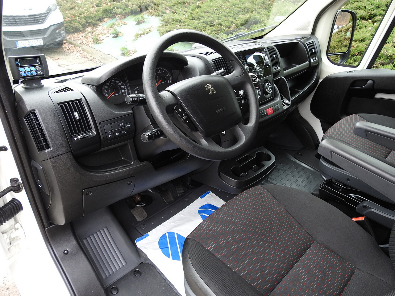 PEUGEOT BOXER REFRIGERATOR VAN -5*C TWO COMPARTMENTS CRUISE CONTROL AIR CONDITIONING 120HP - Dostavno vozilo hladnjača: slika 2 PEUGEOT BOXER REFRIGERATOR VAN -5*C TWO COMPARTMENTS CRUISE CONTROL AIR CONDITIONING 120HP - Dostavno vozilo hladnjača: slika 2