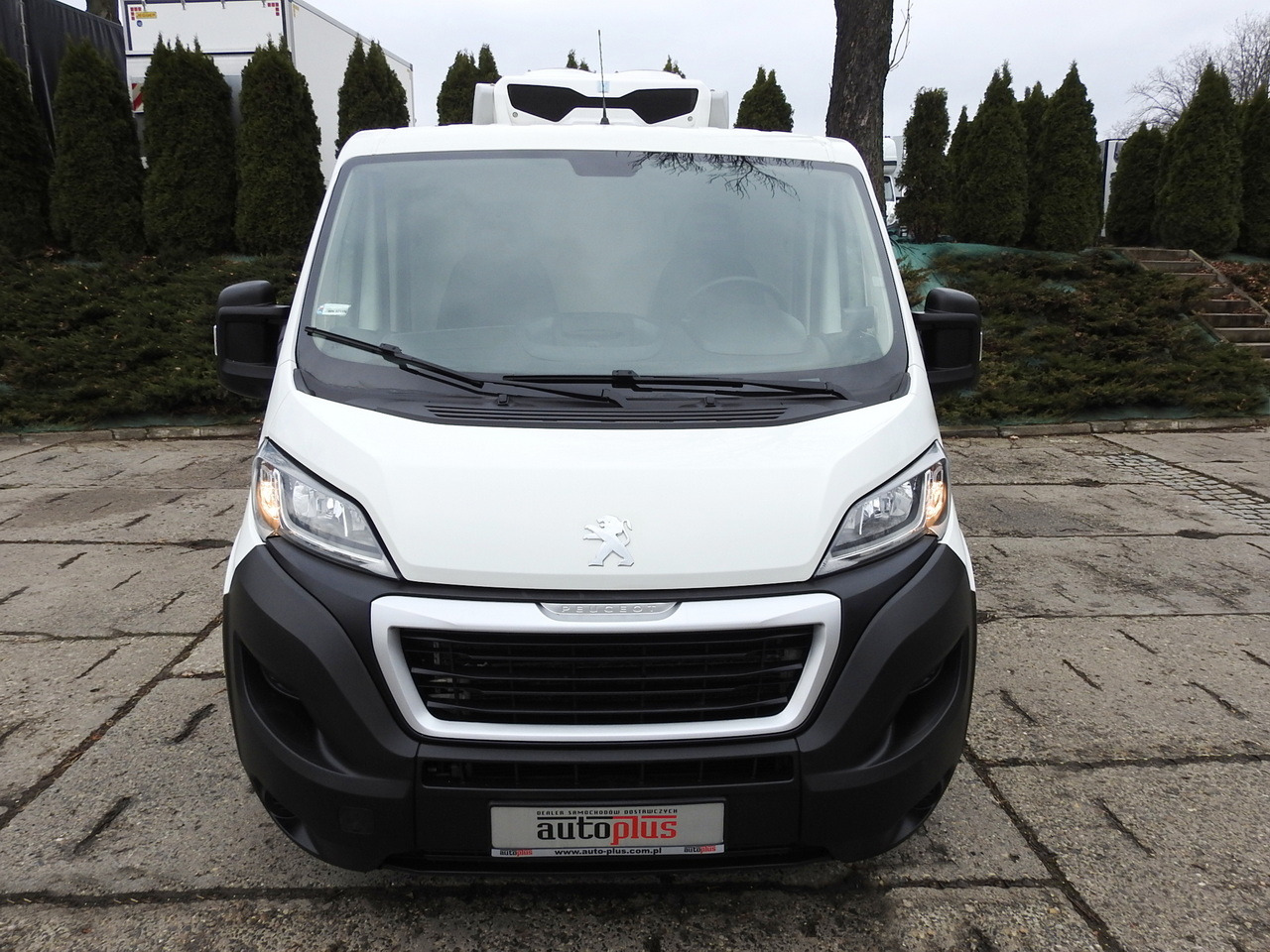 PEUGEOT BOXER REFRIGERATOR VAN -5*C TWO COMPARTMENTS CRUISE CONTROL AIR CONDITIONING 120HP - Dostavno vozilo hladnjača: slika 5 PEUGEOT BOXER REFRIGERATOR VAN -5*C TWO COMPARTMENTS CRUISE CONTROL AIR CONDITIONING 120HP - Dostavno vozilo hladnjača: slika 5