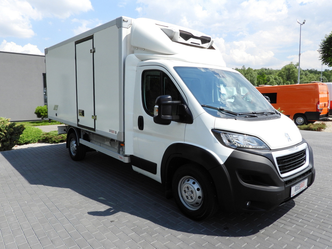 PEUGEOT BOXER REGRIGERATOR BOX 0*C 8 PALLETS CRUISE CONTROL LED LIGHTS AIR CONDITIONING 165HP - Dostavno vozilo hladnjača: slika 4 PEUGEOT BOXER REGRIGERATOR BOX 0*C 8 PALLETS CRUISE CONTROL LED LIGHTS AIR CONDITIONING 165HP - Dostavno vozilo hladnjača: slika 4