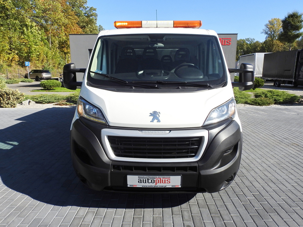 PEUGEOT BOXER STAKE BODY DOUBLE CABIN DOKA 7 SEATS AIR CONDITIONING  140HP - Dostavno vozilo sa duplom kabinom: slika 5 PEUGEOT BOXER STAKE BODY DOUBLE CABIN DOKA 7 SEATS AIR CONDITIONING  140HP - Dostavno vozilo sa duplom kabinom: slika 5