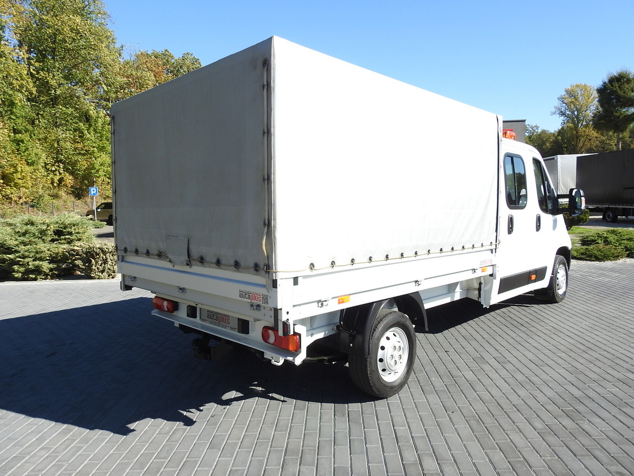 PEUGEOT BOXER STAKE BODY DOUBLE CABIN DOKA 7 SEATS AIR CONDITIONING 140HP - Dostavno vozilo sa duplom kabinom: slika 3 PEUGEOT BOXER STAKE BODY DOUBLE CABIN DOKA 7 SEATS AIR CONDITIONING 140HP - Dostavno vozilo sa duplom kabinom: slika 3