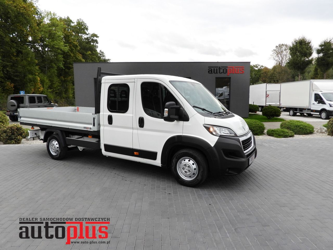 PEUGEOT BOXER STAKE BODY DOUBLE CABIN DOKA 7 SEATS CRUISE CONTROL AIR CONDITIONING 140HP - Dostavno vozilo s ravnom platformom: slika 1 PEUGEOT BOXER STAKE BODY DOUBLE CABIN DOKA 7 SEATS CRUISE CONTROL AIR CONDITIONING 140HP - Dostavno vozilo s ravnom platformom: slika 1
