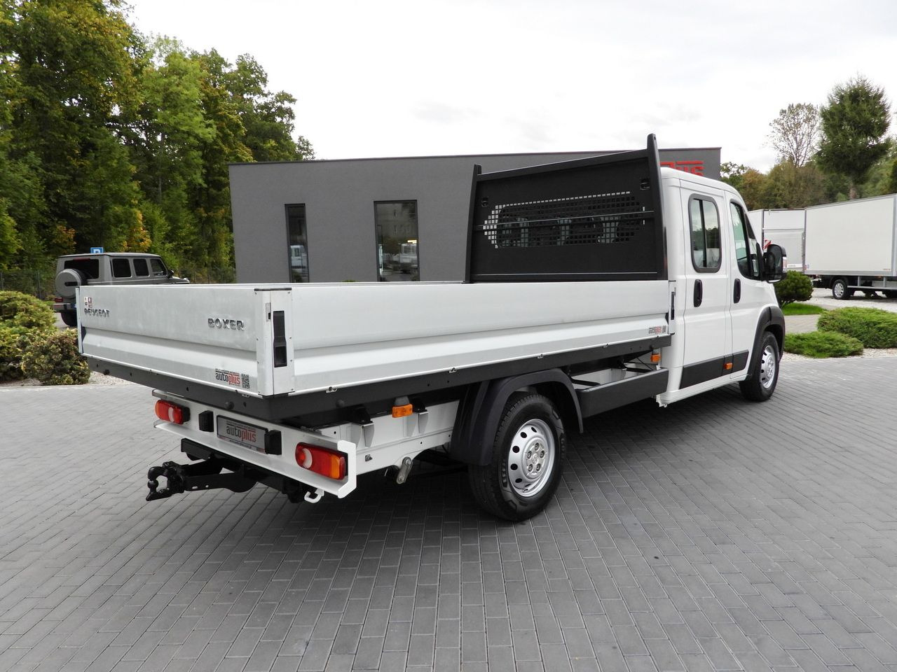 PEUGEOT BOXER STAKE BODY DOUBLE CABIN DOKA 7 SEATS CRUISE CONTROL AIR CONDITIONING 140HP - Dostavno vozilo s ravnom platformom: slika 4 PEUGEOT BOXER STAKE BODY DOUBLE CABIN DOKA 7 SEATS CRUISE CONTROL AIR CONDITIONING 140HP - Dostavno vozilo s ravnom platformom: slika 4