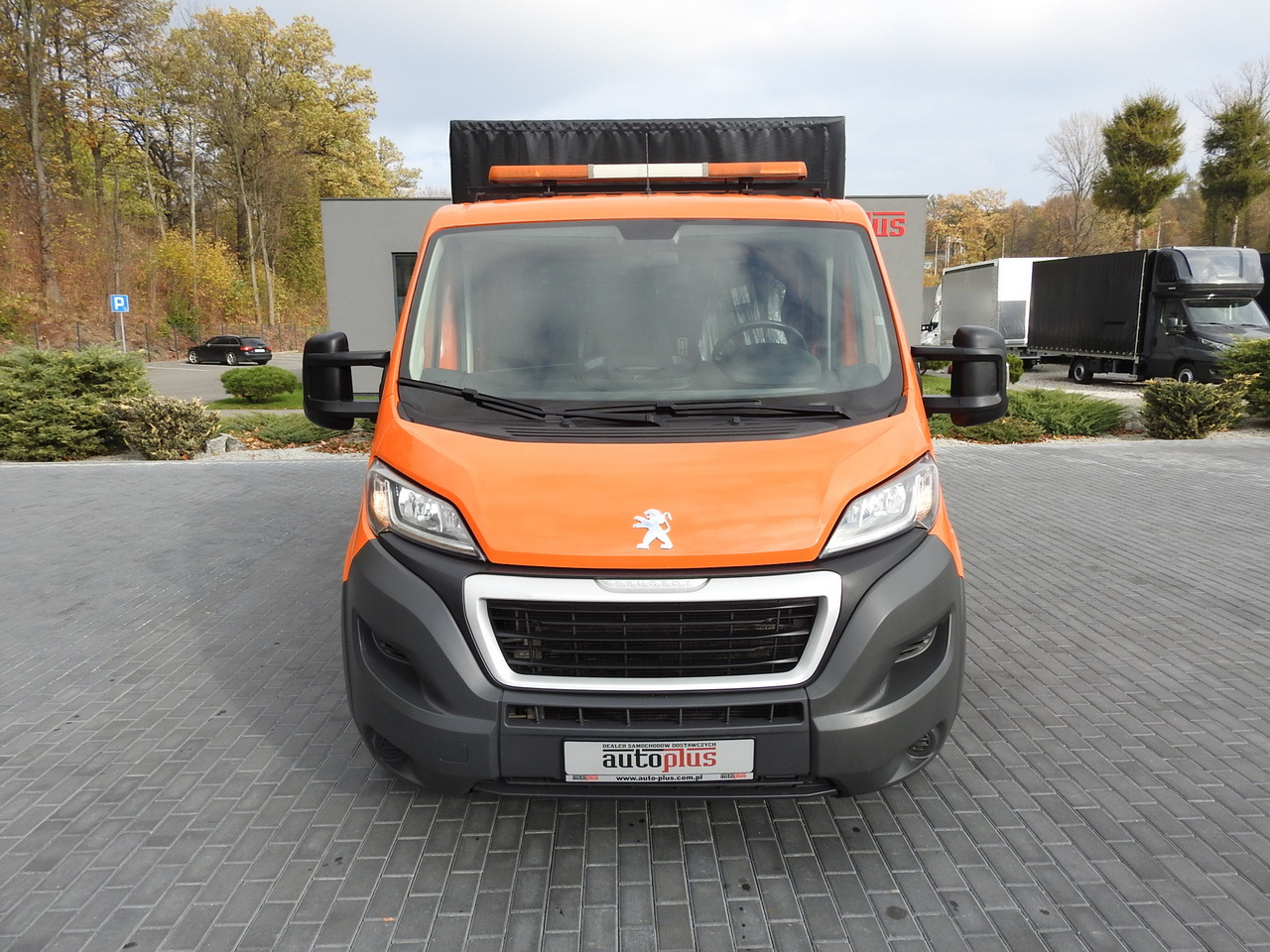 PEUGEOT BOXER STAKE BODY TARPAULIN DOUBLE CABIN DOKA 7 SEATS AIR CONDITIONING PNEUMATICS 140HP - Dostavno vozilo s ravnom platformom: slika 5 PEUGEOT BOXER STAKE BODY TARPAULIN DOUBLE CABIN DOKA 7 SEATS AIR CONDITIONING PNEUMATICS 140HP - Dostavno vozilo s ravnom platformom: slika 5