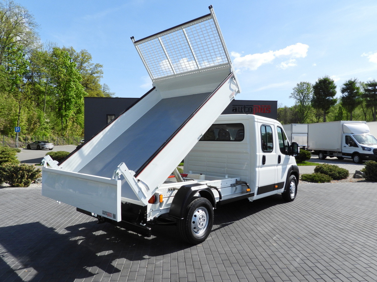 PEUGEOT BOXER TIPPER DOUBLE CABIN DOKA 7 SEATS CRUISE CONTROL AIR CONDITIONING 140HP - Dostavno vozilo kiper: slika 3 PEUGEOT BOXER TIPPER DOUBLE CABIN DOKA 7 SEATS CRUISE CONTROL AIR CONDITIONING 140HP - Dostavno vozilo kiper: slika 3