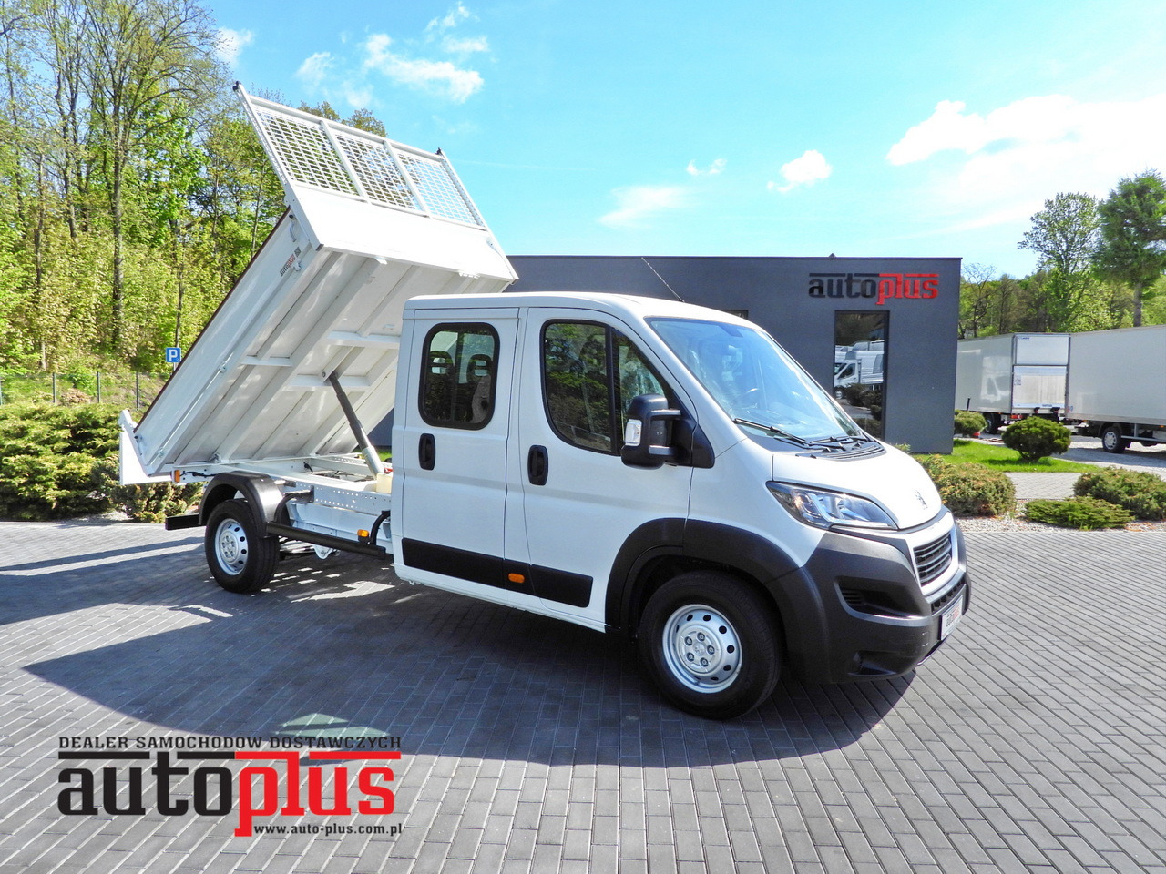 PEUGEOT BOXER TIPPER DOUBLE CABIN DOKA 7 SEATS CRUISE CONTROL AIR CONDITIONING 140HP - Dostavno vozilo kiper: slika 1 PEUGEOT BOXER TIPPER DOUBLE CABIN DOKA 7 SEATS CRUISE CONTROL AIR CONDITIONING 140HP - Dostavno vozilo kiper: slika 1