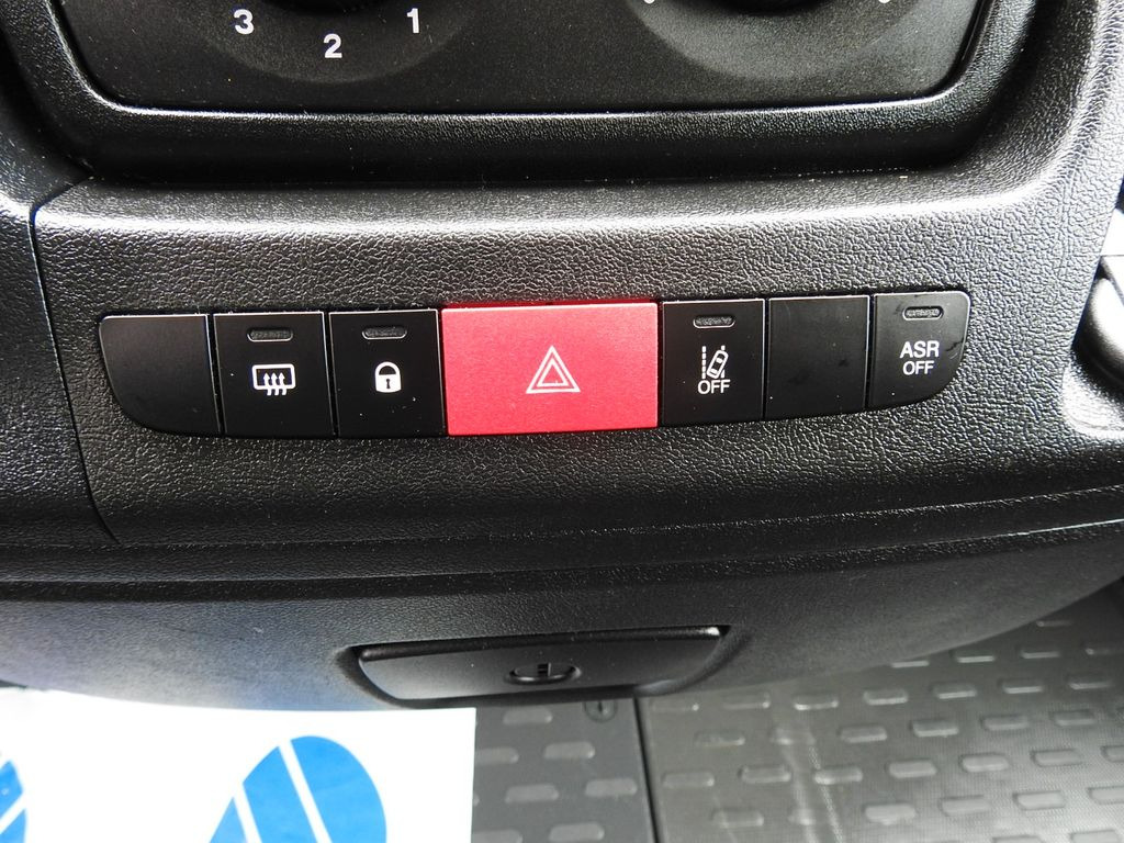 Lizing Peugeot BOXER KÜHLKASTENWAGEN 0*C TEMPOMAT NAVIGATION  Peugeot BOXER KÜHLKASTENWAGEN 0*C TEMPOMAT NAVIGATION: slika 28