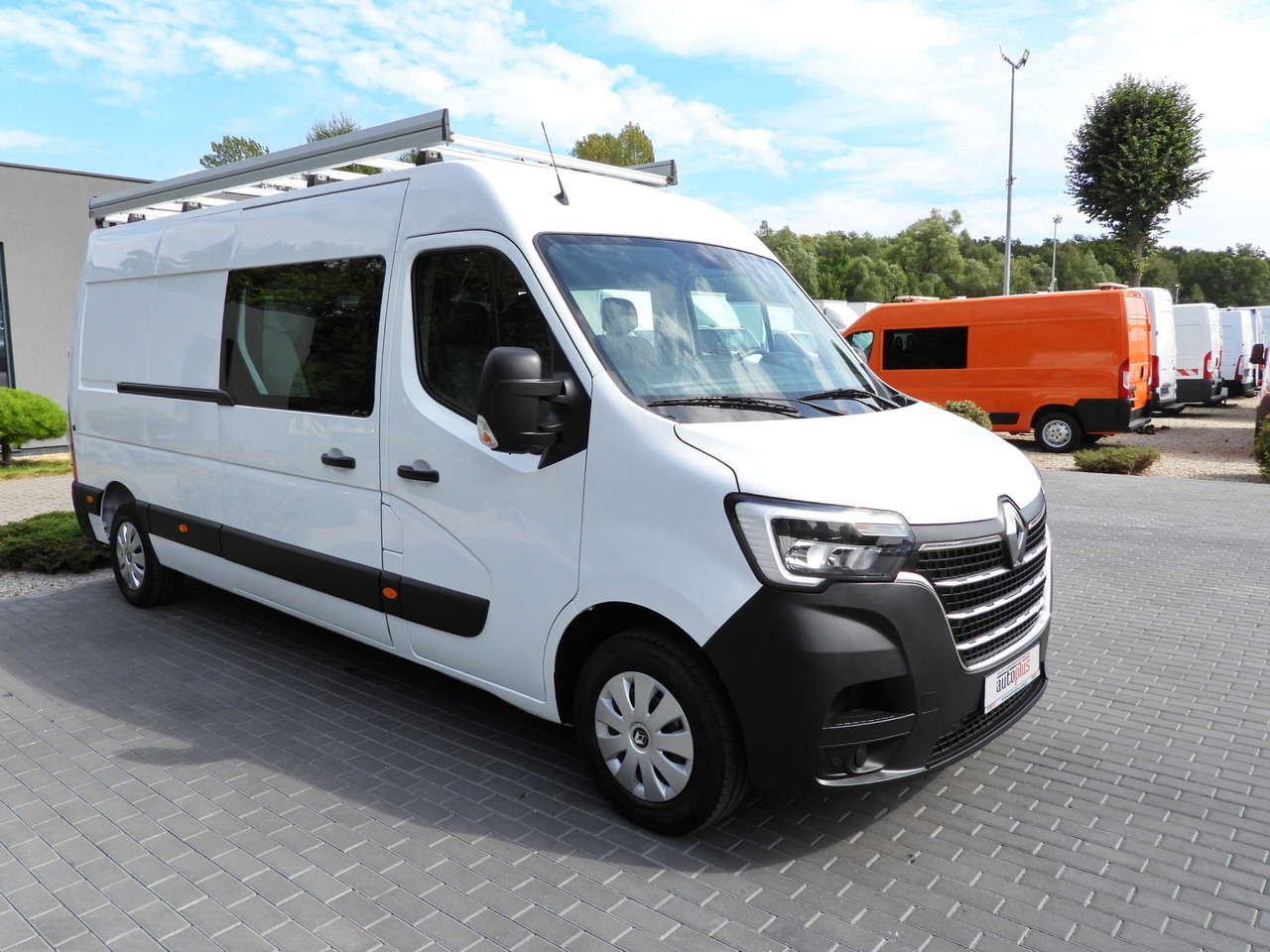 RENAULT MASTER BOX DELIVERY VAN 7 SEATS CRUISE CONTROL NAVIGATION LED LIGHTS AIR CONDITIONING 135HP - Furgon: slika 4 RENAULT MASTER BOX DELIVERY VAN 7 SEATS CRUISE CONTROL NAVIGATION LED LIGHTS AIR CONDITIONING 135HP - Furgon: slika 4