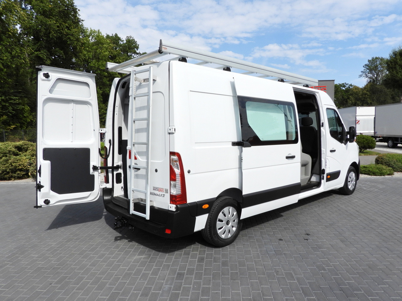 RENAULT MASTER BOX DELIVERY VAN 7 SEATS CRUISE CONTROL NAVIGATION LED LIGHTS AIR CONDITIONING 135HP - Furgon: slika 3 RENAULT MASTER BOX DELIVERY VAN 7 SEATS CRUISE CONTROL NAVIGATION LED LIGHTS AIR CONDITIONING 135HP - Furgon: slika 3