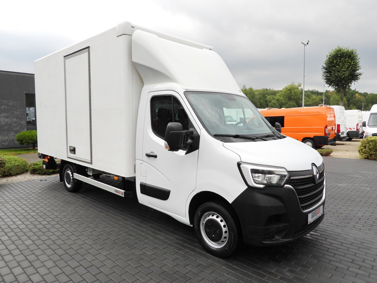 RENAULT MASTER BOX LIFT 8 PALLETS CRUISE CONTROL LED LIGHTS AIR CONDITIONING  145HP - Dostavno vozilo sa zatvorenim sandukom: slika 4 RENAULT MASTER BOX LIFT 8 PALLETS CRUISE CONTROL LED LIGHTS AIR CONDITIONING  145HP - Dostavno vozilo sa zatvorenim sandukom: slika 4
