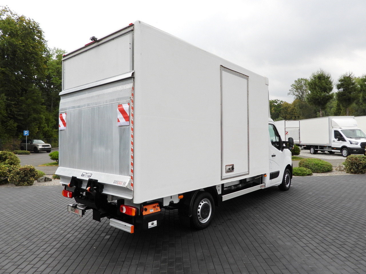RENAULT MASTER BOX LIFT 8 PALLETS CRUISE CONTROL LED LIGHTS AIR CONDITIONING  145HP - Dostavno vozilo sa zatvorenim sandukom: slika 3 RENAULT MASTER BOX LIFT 8 PALLETS CRUISE CONTROL LED LIGHTS AIR CONDITIONING  145HP - Dostavno vozilo sa zatvorenim sandukom: slika 3