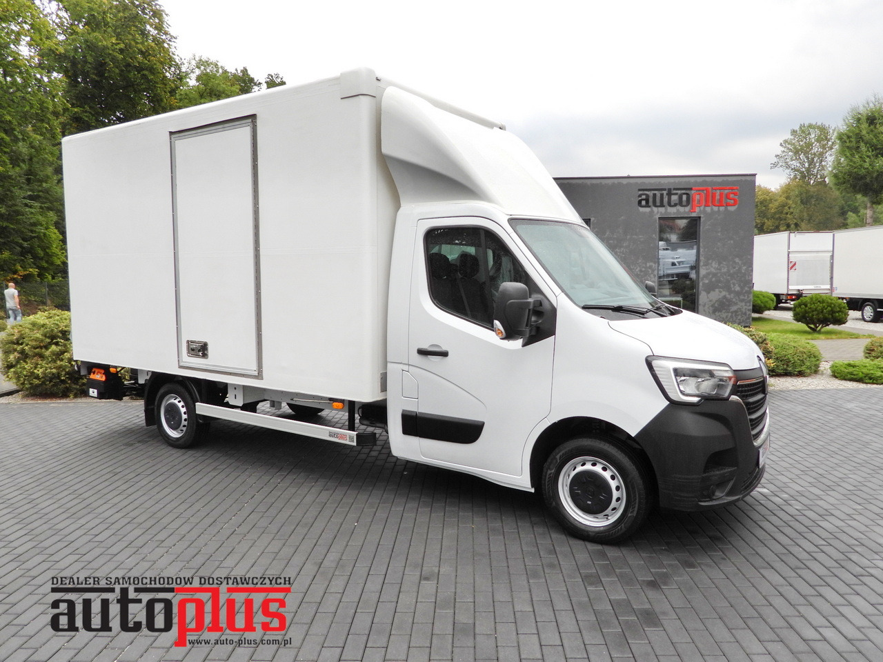 RENAULT MASTER BOX LIFT 8 PALLETS CRUISE CONTROL LED LIGHTS AIR CONDITIONING  145HP - Dostavno vozilo sa zatvorenim sandukom: slika 1 RENAULT MASTER BOX LIFT 8 PALLETS CRUISE CONTROL LED LIGHTS AIR CONDITIONING  145HP - Dostavno vozilo sa zatvorenim sandukom: slika 1