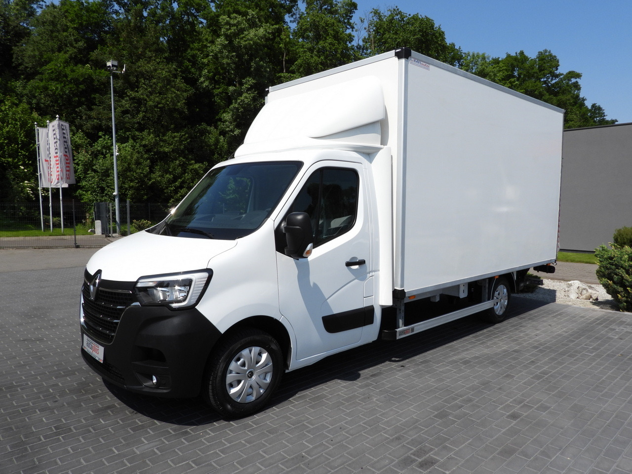Dostavno vozilo sa zatvorenim sandukom RENAULT MASTER  BOX LIFT 8 PALLETS CRUISE CONTROL LED LIGHTS AIR CONDITIONING  165HP: slika 6