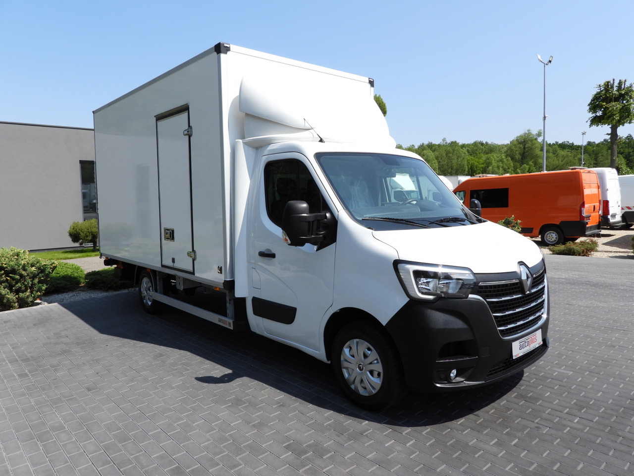 RENAULT MASTER BOX LIFT 8 PALLETS CRUISE CONTROL LED LIGHTS AIR CONDITIONING 165HP - Dostavno vozilo sa zatvorenim sandukom: slika 4 RENAULT MASTER BOX LIFT 8 PALLETS CRUISE CONTROL LED LIGHTS AIR CONDITIONING 165HP - Dostavno vozilo sa zatvorenim sandukom: slika 4