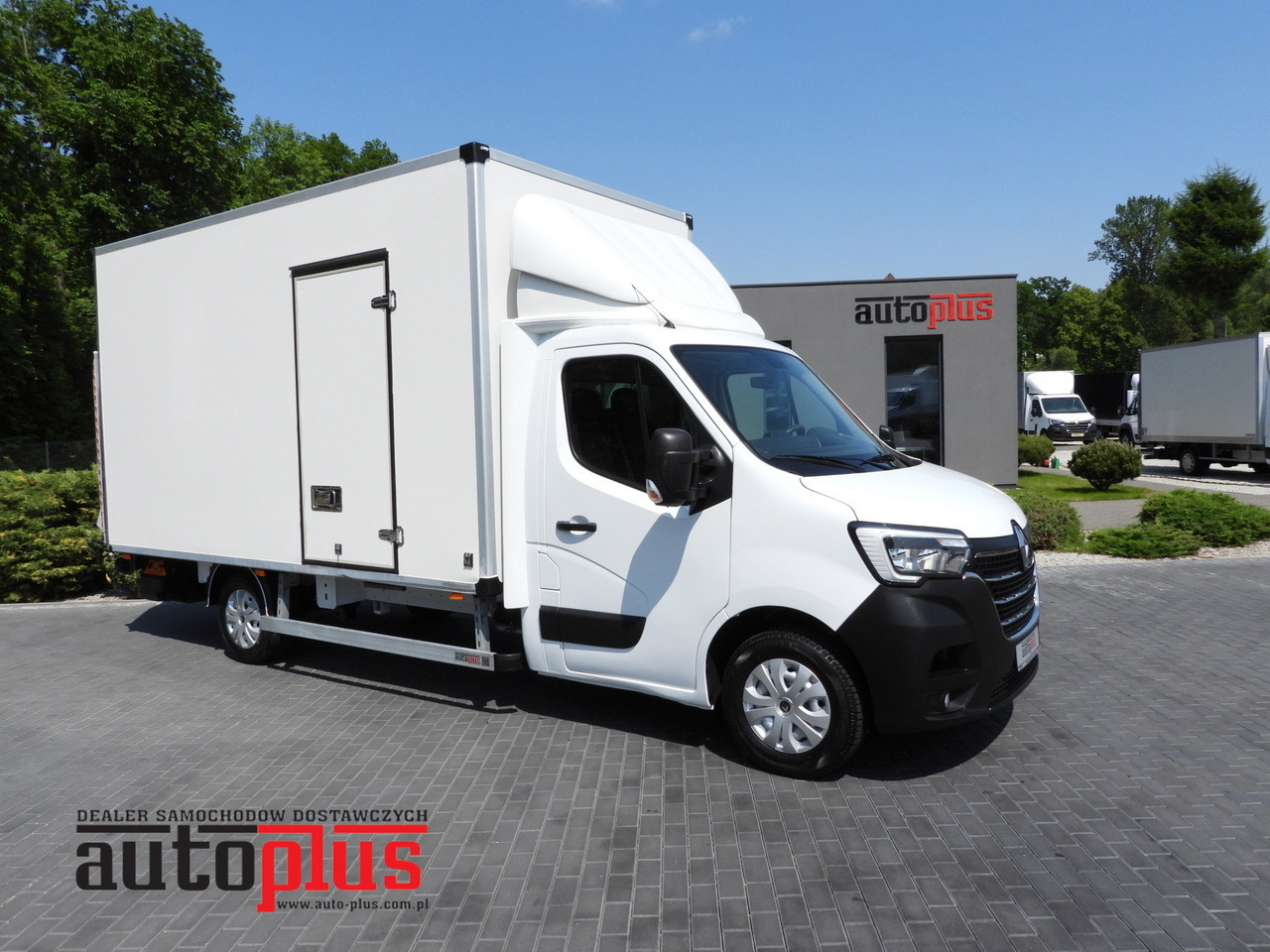 RENAULT MASTER BOX LIFT 8 PALLETS CRUISE CONTROL LED LIGHTS AIR CONDITIONING 165HP - Dostavno vozilo sa zatvorenim sandukom: slika 1 RENAULT MASTER BOX LIFT 8 PALLETS CRUISE CONTROL LED LIGHTS AIR CONDITIONING 165HP - Dostavno vozilo sa zatvorenim sandukom: slika 1