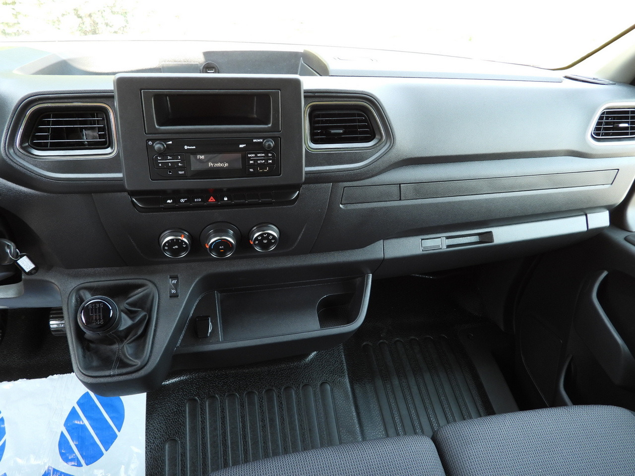 Dostavno vozilo sa zatvorenim sandukom RENAULT MASTER  BOX LIFT 8 PALLETS CRUISE CONTROL LED LIGHTS AIR CONDITIONING  165HP: slika 33