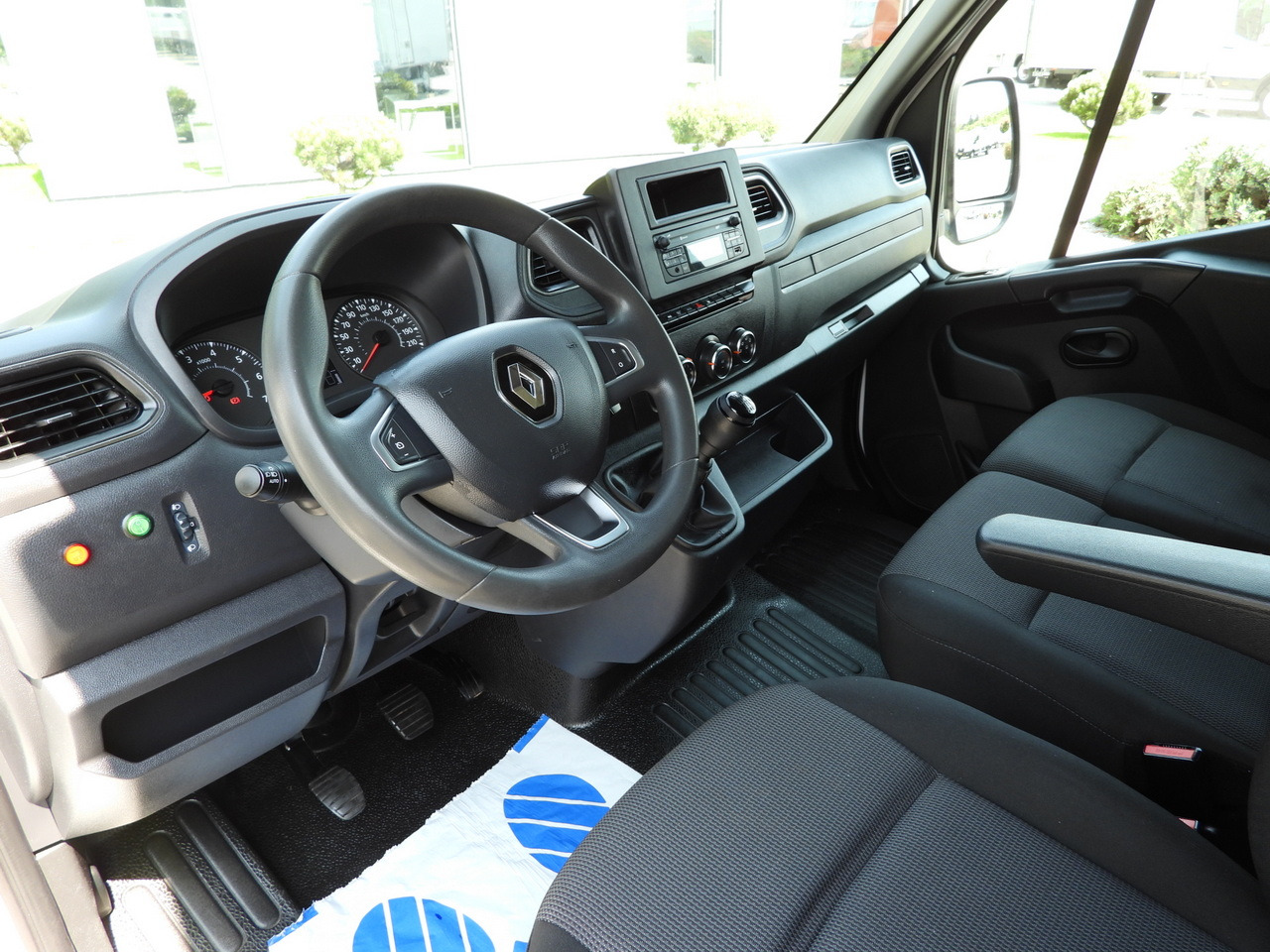 RENAULT MASTER  BOX LIFT 8 PALLETS CRUISE CONTROL LED LIGHTS AIR CONDITIONING  165HP - Dostavno vozilo hladnjača: slika 2 RENAULT MASTER  BOX LIFT 8 PALLETS CRUISE CONTROL LED LIGHTS AIR CONDITIONING  165HP - Dostavno vozilo hladnjača: slika 2