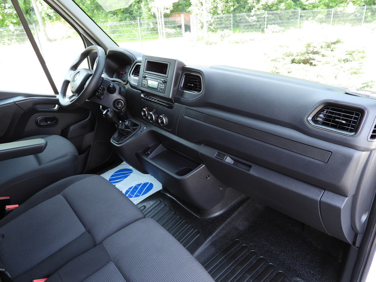 Dostavno vozilo sa zatvorenim sandukom RENAULT MASTER  BOX LIFT 8 PALLETS CRUISE CONTROL LED LIGHTS AIR CONDITIONING  165HP: slika 38