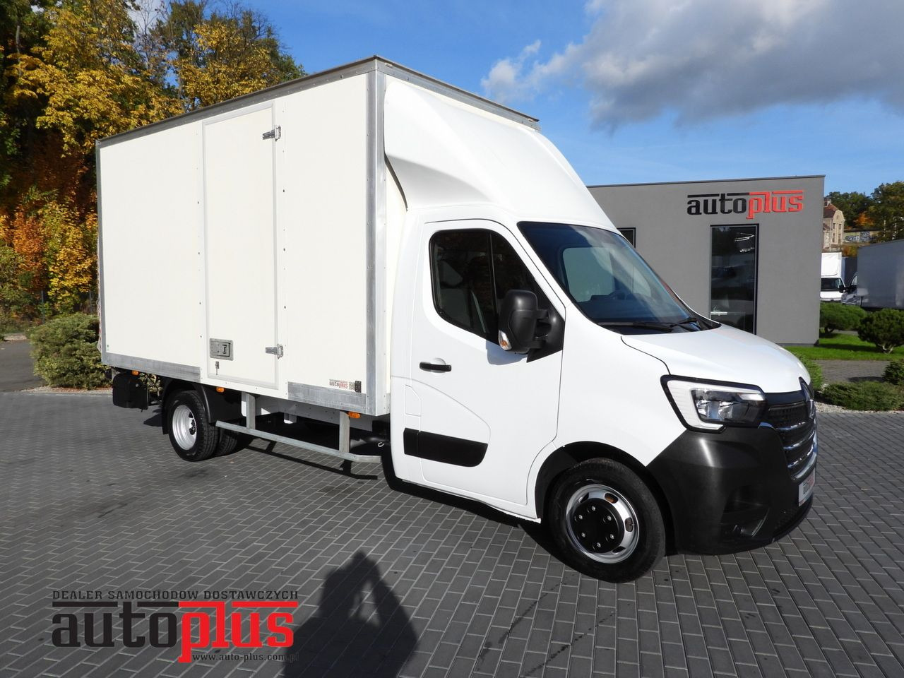 RENAULT MASTER BOX LIFT 8 PALLETS CRUISE CONTROL LED LIGHTS TWIN WHEELS AIR CONDITIONING 145HP - Dostavno vozilo sa zatvorenim sandukom: slika 1 RENAULT MASTER BOX LIFT 8 PALLETS CRUISE CONTROL LED LIGHTS TWIN WHEELS AIR CONDITIONING 145HP - Dostavno vozilo sa zatvorenim sandukom: slika 1