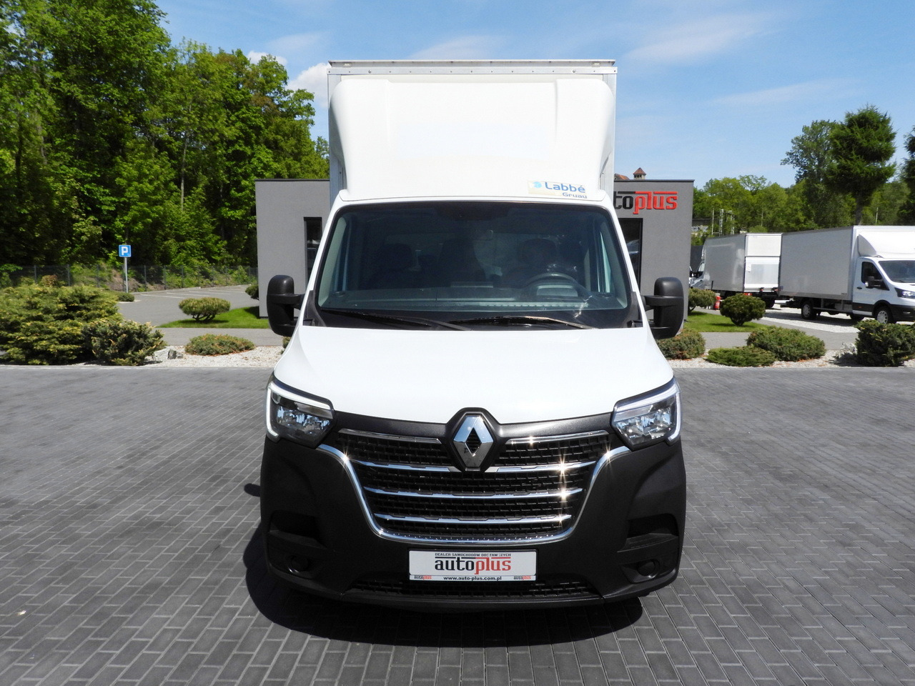 RENAULT MASTER BOX LIFT 8 PALLETS CRUISE CONTROL NAVIGATION LED LIGHTS TWIN WHEELS AIR CONDITIONING 145HP - Dostavno vozilo sa zatvorenim sandukom: slika 5 RENAULT MASTER BOX LIFT 8 PALLETS CRUISE CONTROL NAVIGATION LED LIGHTS TWIN WHEELS AIR CONDITIONING 145HP - Dostavno vozilo sa zatvorenim sandukom: slika 5