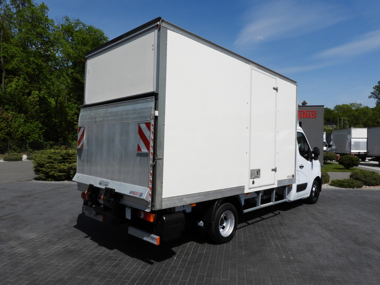 RENAULT MASTER BOX LIFT 8 PALLETS CRUISE CONTROL NAVIGATION LED LIGHTS TWIN WHEELS AIR CONDITIONING 145HP - Dostavno vozilo sa zatvorenim sandukom: slika 3 RENAULT MASTER BOX LIFT 8 PALLETS CRUISE CONTROL NAVIGATION LED LIGHTS TWIN WHEELS AIR CONDITIONING 145HP - Dostavno vozilo sa zatvorenim sandukom: slika 3