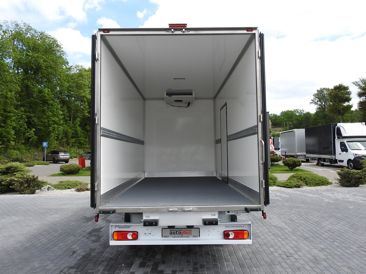 Lizing RENAULT MASTER NEW REGRIGERATOR BOX -10*C 8 PALLETS CRUISE CONTROL AIR CONDITIONING LED LIGHTS GUARANTEE  165HP RENAULT MASTER NEW REGRIGERATOR BOX -10*C 8 PALLETS CRUISE CONTROL AIR CONDITIONING LED LIGHTS GUARANTEE  165HP: slika 12
