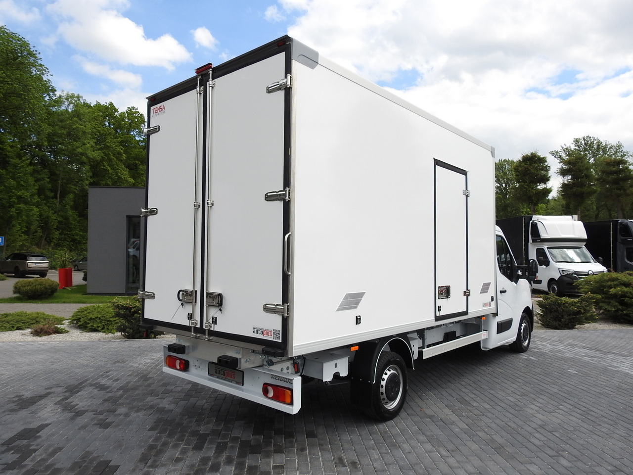 RENAULT MASTER NEW REGRIGERATOR BOX -10*C 8 PALLETS CRUISE CONTROL AIR CONDITIONING LED LIGHTS GUARANTEE 165HP - Dostavno vozilo hladnjača: slika 3 RENAULT MASTER NEW REGRIGERATOR BOX -10*C 8 PALLETS CRUISE CONTROL AIR CONDITIONING LED LIGHTS GUARANTEE 165HP - Dostavno vozilo hladnjača: slika 3