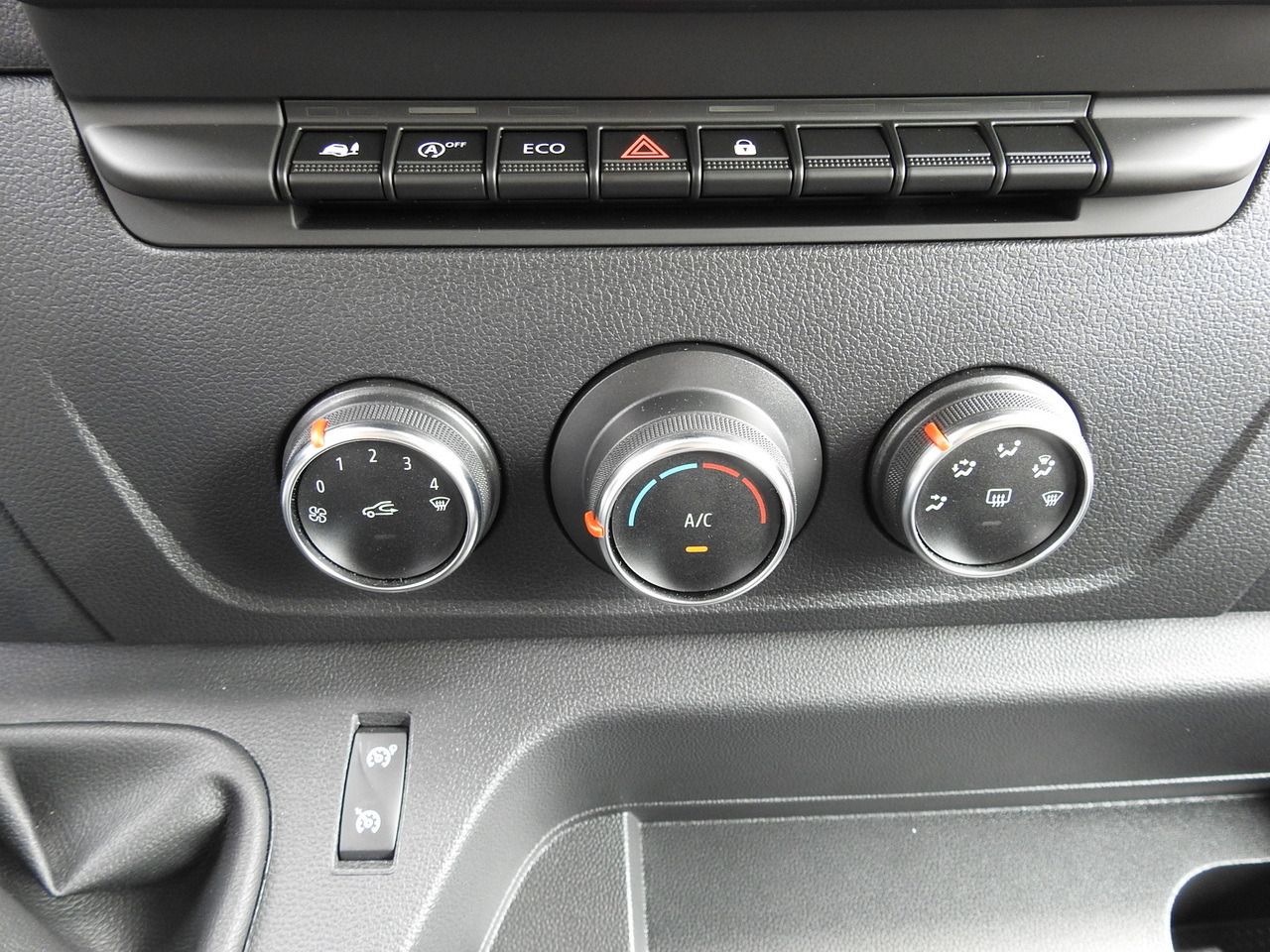 Lizing RENAULT MASTER NEW REGRIGERATOR BOX -10*C 8 PALLETS CRUISE CONTROL AIR CONDITIONING LED LIGHTS GUARANTEE  165HP RENAULT MASTER NEW REGRIGERATOR BOX -10*C 8 PALLETS CRUISE CONTROL AIR CONDITIONING LED LIGHTS GUARANTEE  165HP: slika 36