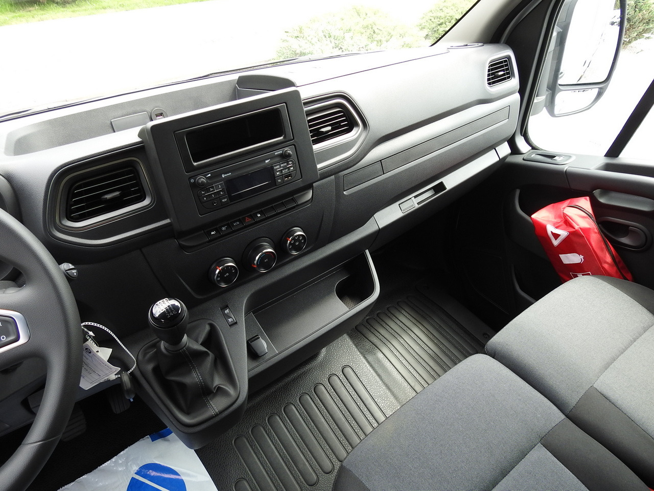 Lizing RENAULT MASTER NEW REGRIGERATOR BOX -10*C 8 PALLETS CRUISE CONTROL AIR CONDITIONING LED LIGHTS GUARANTEE  165HP RENAULT MASTER NEW REGRIGERATOR BOX -10*C 8 PALLETS CRUISE CONTROL AIR CONDITIONING LED LIGHTS GUARANTEE  165HP: slika 32