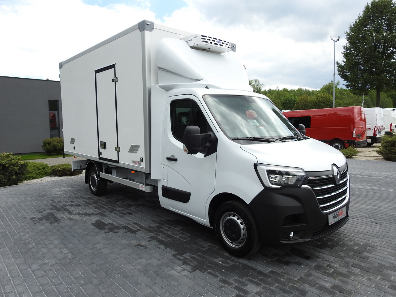 RENAULT MASTER NEW REGRIGERATOR BOX -10*C 8 PALLETS CRUISE CONTROL AIR CONDITIONING LED LIGHTS GUARANTEE 165HP - Dostavno vozilo hladnjača: slika 4 RENAULT MASTER NEW REGRIGERATOR BOX -10*C 8 PALLETS CRUISE CONTROL AIR CONDITIONING LED LIGHTS GUARANTEE 165HP - Dostavno vozilo hladnjača: slika 4