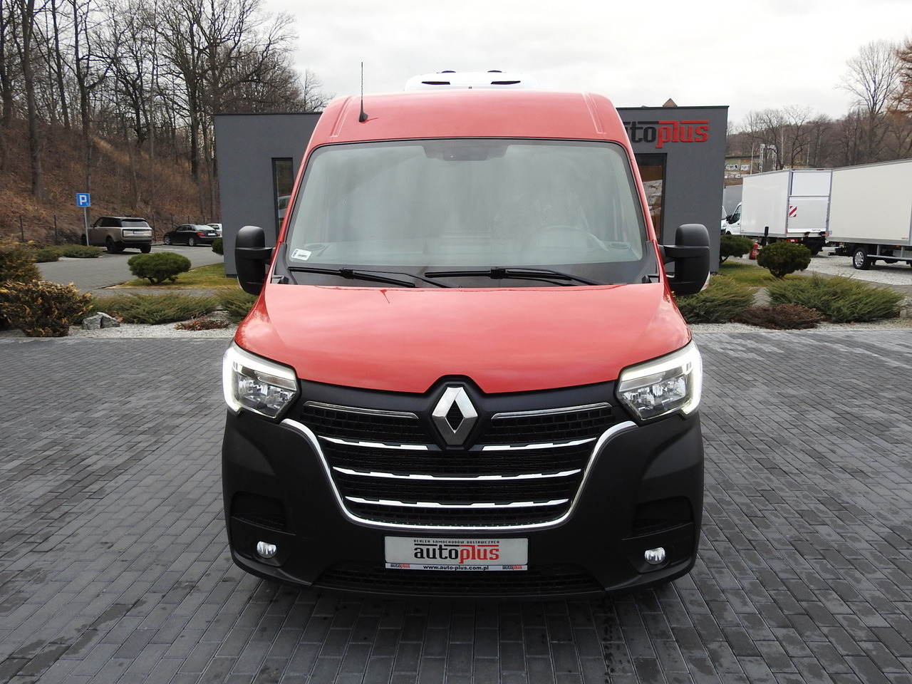 RENAULT MASTER REFRIGERATOR VAN 1*C CRUISE CONTROL AIR CONDITIONING LED LIGHTS 135HP - Dostavno vozilo hladnjača: slika 5 RENAULT MASTER REFRIGERATOR VAN 1*C CRUISE CONTROL AIR CONDITIONING LED LIGHTS 135HP - Dostavno vozilo hladnjača: slika 5