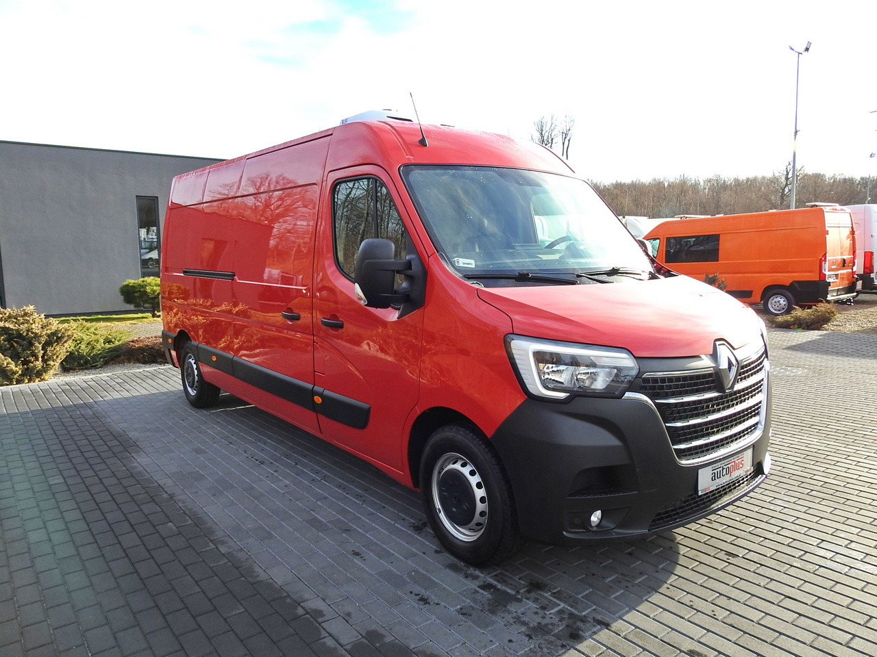 RENAULT MASTER REFRIGERATOR VAN 1*C CRUISE CONTROL AIR CONDITIONING LED LIGHTS 135HP - Dostavno vozilo hladnjača: slika 4 RENAULT MASTER REFRIGERATOR VAN 1*C CRUISE CONTROL AIR CONDITIONING LED LIGHTS 135HP - Dostavno vozilo hladnjača: slika 4