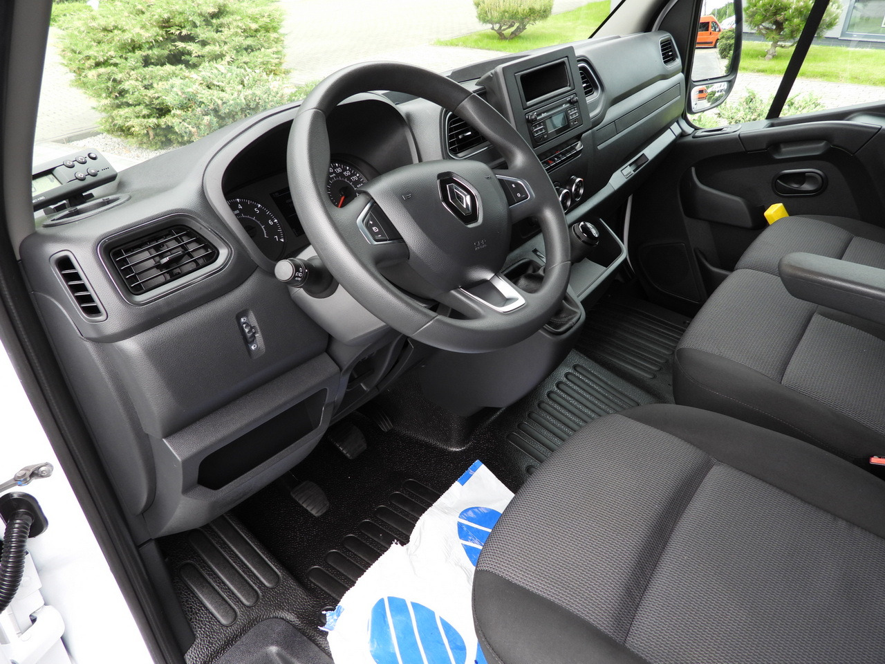 RENAULT MASTER REFRIGERATOR VAN -5*C CRUISE CONTROL NAVIGATION LED LIGHTS AIR CONDITIONING 135HP - Dostavno vozilo hladnjača: slika 2 RENAULT MASTER REFRIGERATOR VAN -5*C CRUISE CONTROL NAVIGATION LED LIGHTS AIR CONDITIONING 135HP - Dostavno vozilo hladnjača: slika 2