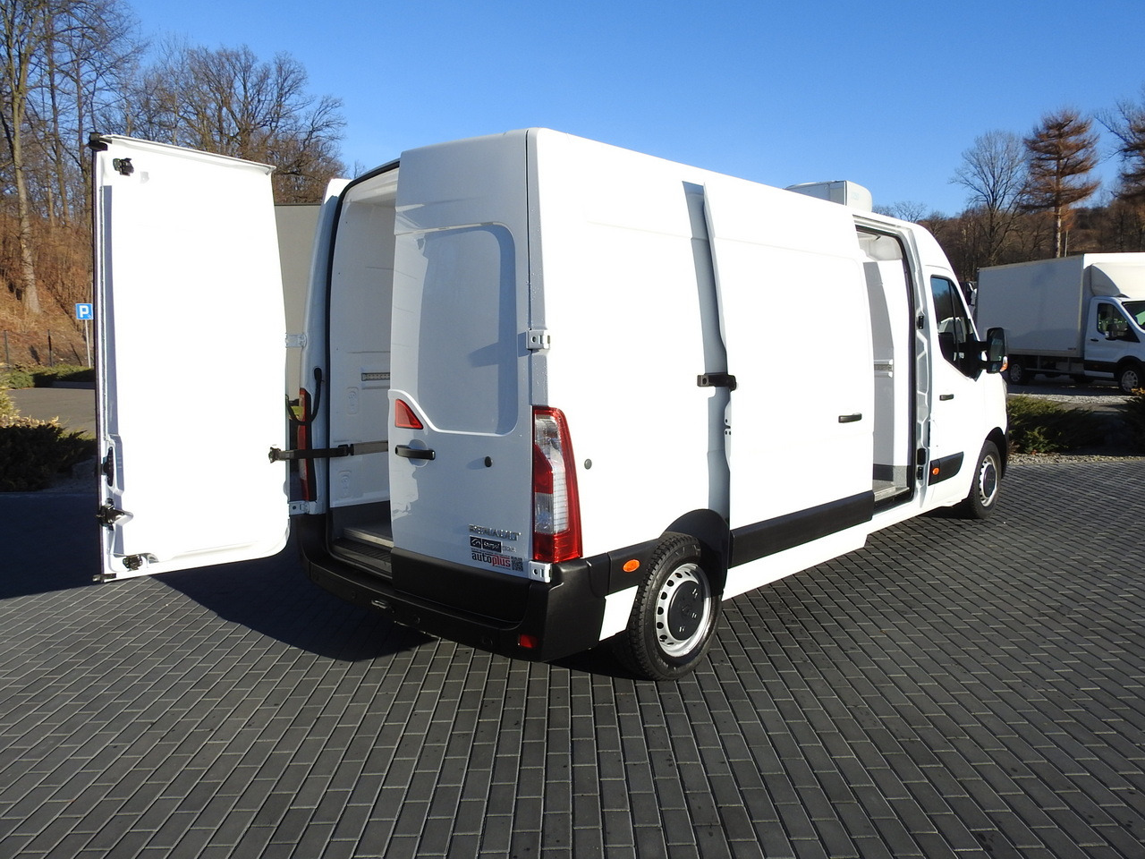 RENAULT MASTER REFRIGERATOR VAN -5*C HEATING FUNCTION POWER SUPPLY 230V AIR CONDITIONING LED LIGHTS 135HP - Dostavno vozilo hladnjača: slika 3 RENAULT MASTER REFRIGERATOR VAN -5*C HEATING FUNCTION POWER SUPPLY 230V AIR CONDITIONING LED LIGHTS 135HP - Dostavno vozilo hladnjača: slika 3