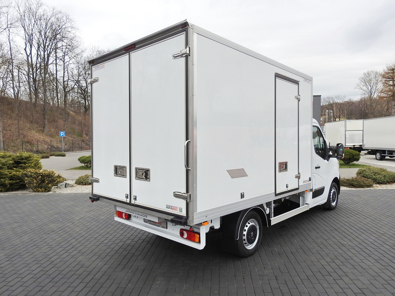 RENAULT MASTER REGRIGERATOR BOX 0*C LED LIGHTS AIR CONDITIONING 145HP - Dostavno vozilo hladnjača: slika 3 RENAULT MASTER REGRIGERATOR BOX 0*C LED LIGHTS AIR CONDITIONING 145HP - Dostavno vozilo hladnjača: slika 3