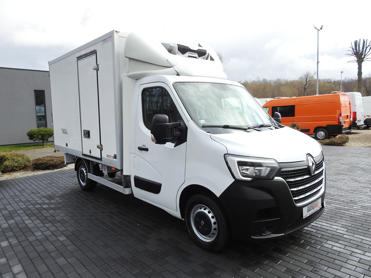 RENAULT MASTER REGRIGERATOR BOX 0*C LED LIGHTS AIR CONDITIONING 145HP - Dostavno vozilo hladnjača: slika 4 RENAULT MASTER REGRIGERATOR BOX 0*C LED LIGHTS AIR CONDITIONING 145HP - Dostavno vozilo hladnjača: slika 4