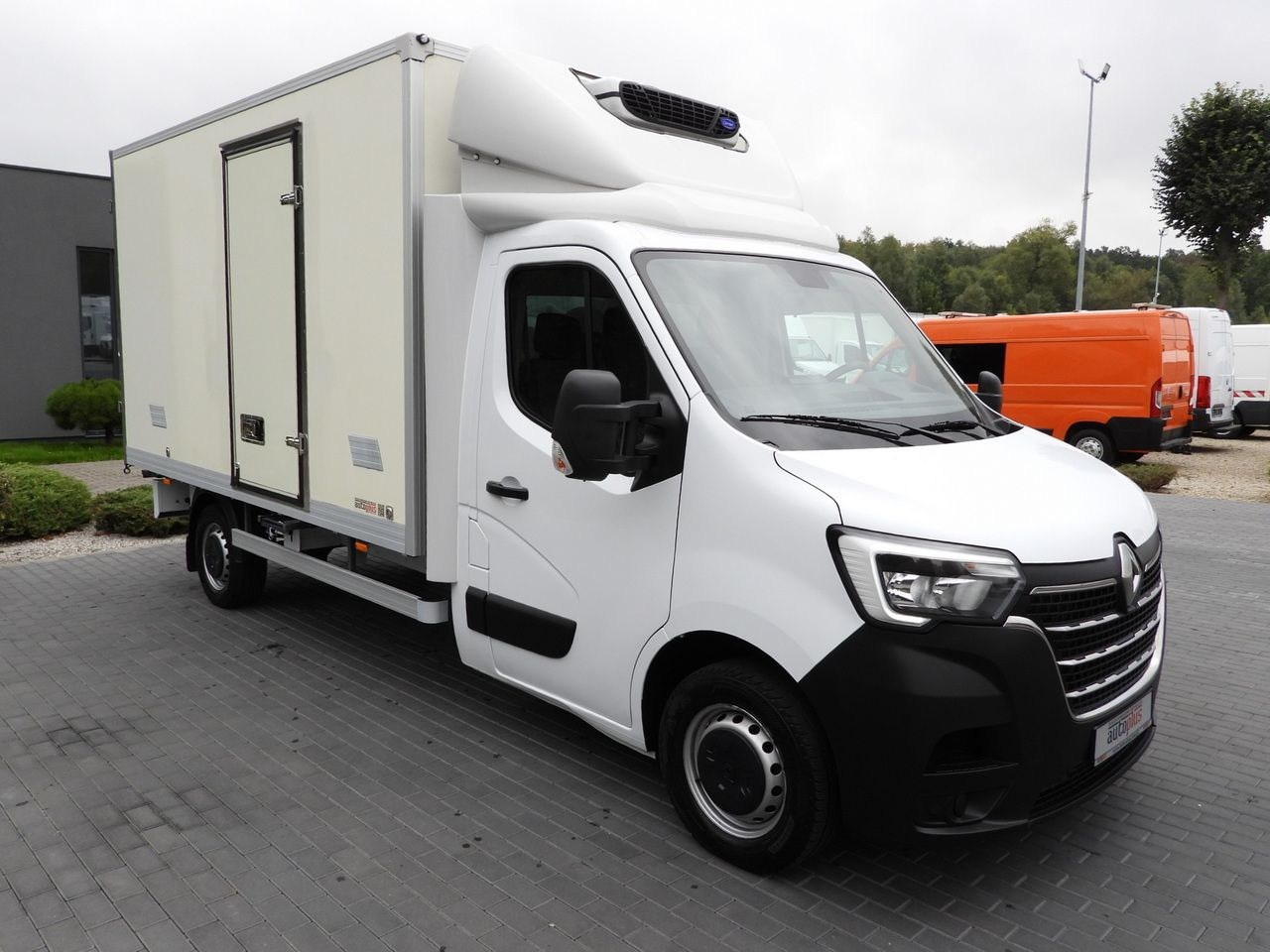 RENAULT MASTER REGRIGERATOR BOX 0*C LED LIGHTS AIR CONDITIONING 165HP - Dostavno vozilo hladnjača: slika 4 RENAULT MASTER REGRIGERATOR BOX 0*C LED LIGHTS AIR CONDITIONING 165HP - Dostavno vozilo hladnjača: slika 4