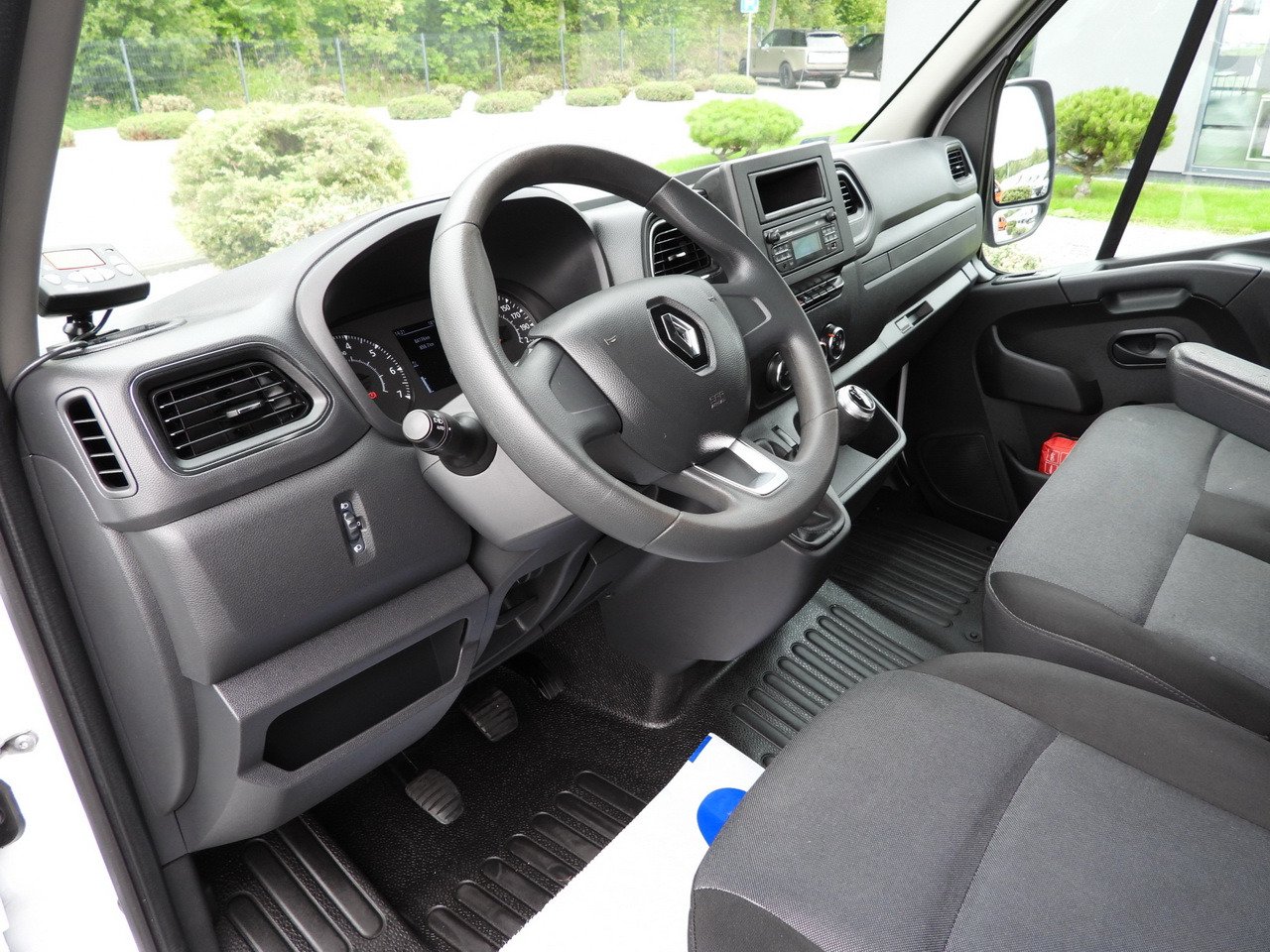 RENAULT MASTER REGRIGERATOR BOX 1*C LED LIGHTS AIR CONDITIONING 165HP - Dostavno vozilo hladnjača: slika 2 RENAULT MASTER REGRIGERATOR BOX 1*C LED LIGHTS AIR CONDITIONING 165HP - Dostavno vozilo hladnjača: slika 2