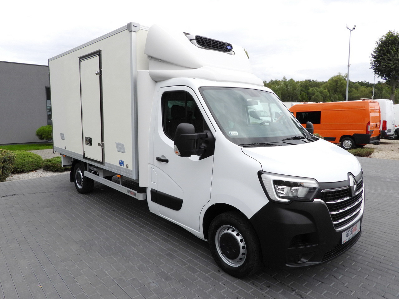 RENAULT MASTER REGRIGERATOR BOX 1*C LED LIGHTS AIR CONDITIONING 165HP - Dostavno vozilo hladnjača: slika 4 RENAULT MASTER REGRIGERATOR BOX 1*C LED LIGHTS AIR CONDITIONING 165HP - Dostavno vozilo hladnjača: slika 4
