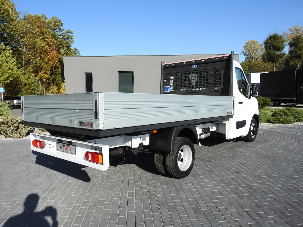 RENAULT MASTER STAKE BODY CRUISE CONTROL AIR CONDITIONING LED LIGHTS TWIN WHEELS 130HP - Dostavno vozilo s ravnom platformom: slika 3 RENAULT MASTER STAKE BODY CRUISE CONTROL AIR CONDITIONING LED LIGHTS TWIN WHEELS 130HP - Dostavno vozilo s ravnom platformom: slika 3