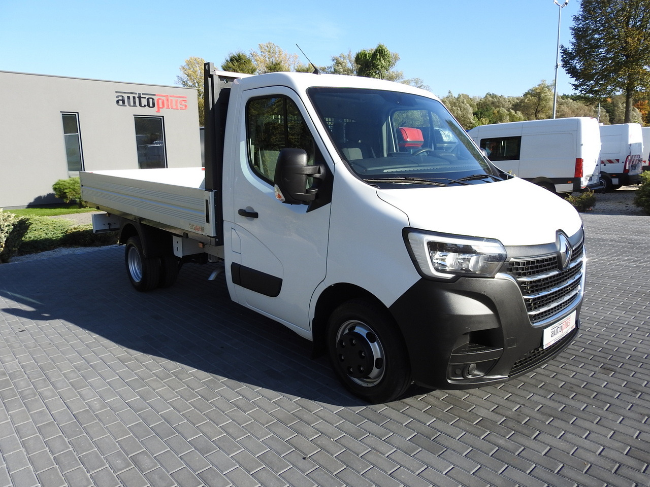 RENAULT MASTER STAKE BODY CRUISE CONTROL AIR CONDITIONING LED LIGHTS TWIN WHEELS 130HP - Dostavno vozilo s ravnom platformom: slika 4 RENAULT MASTER STAKE BODY CRUISE CONTROL AIR CONDITIONING LED LIGHTS TWIN WHEELS 130HP - Dostavno vozilo s ravnom platformom: slika 4