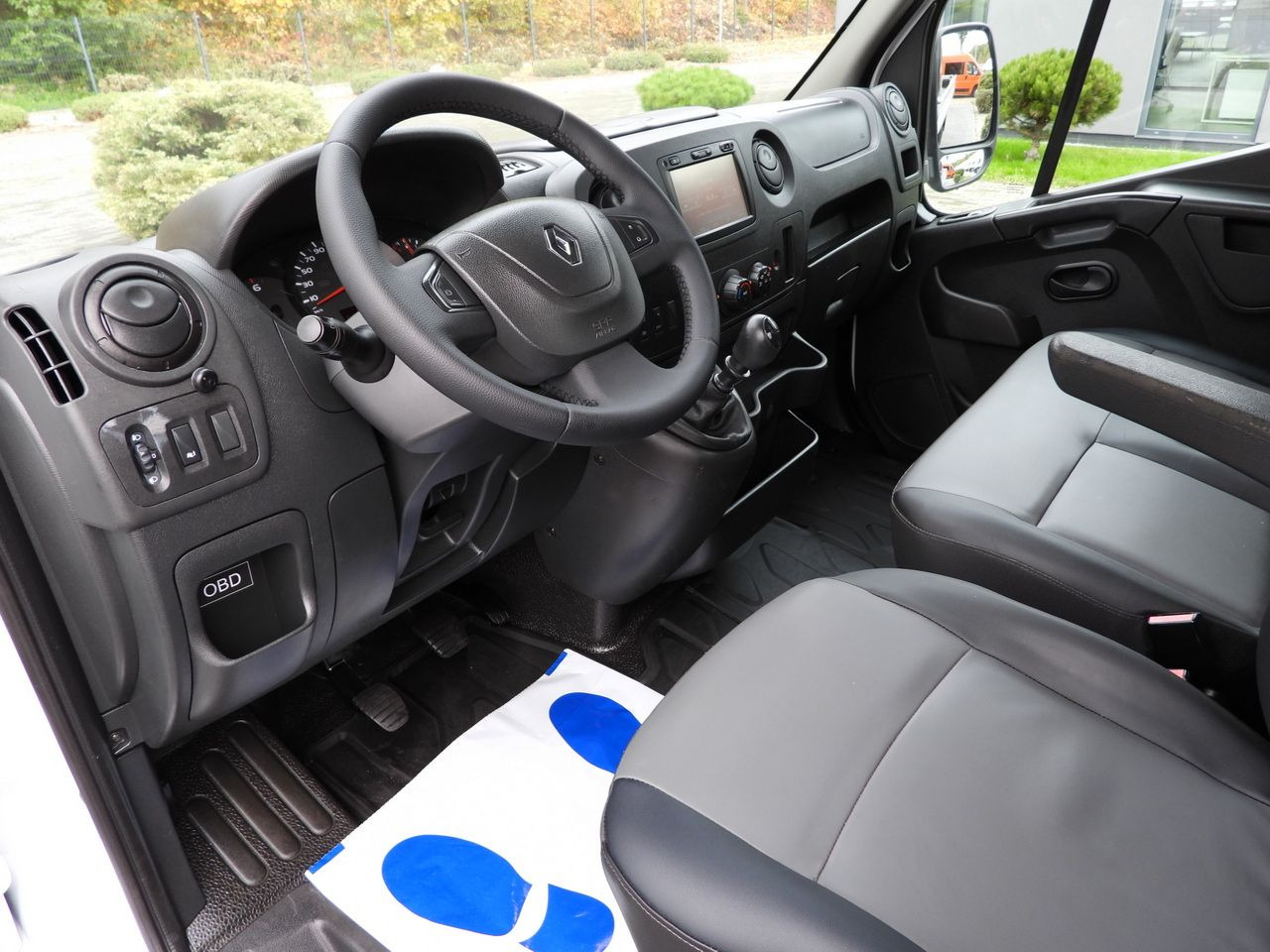 RENAULT MASTER STAKE BODY CRUISE CONTROL NAVIGATION TWIN WHEELS AIR CONDITIONING 130HP - Dostavno vozilo s ravnom platformom: slika 2 RENAULT MASTER STAKE BODY CRUISE CONTROL NAVIGATION TWIN WHEELS AIR CONDITIONING 130HP - Dostavno vozilo s ravnom platformom: slika 2