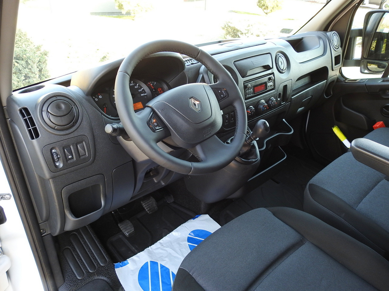 RENAULT MASTER TARPAULIN 10 PALLETS CRUISE CONTROL AIR CONDITIONING PNEUMATICS 170HP - Dostavno vozilo sa ceradom: slika 2 RENAULT MASTER TARPAULIN 10 PALLETS CRUISE CONTROL AIR CONDITIONING PNEUMATICS 170HP - Dostavno vozilo sa ceradom: slika 2