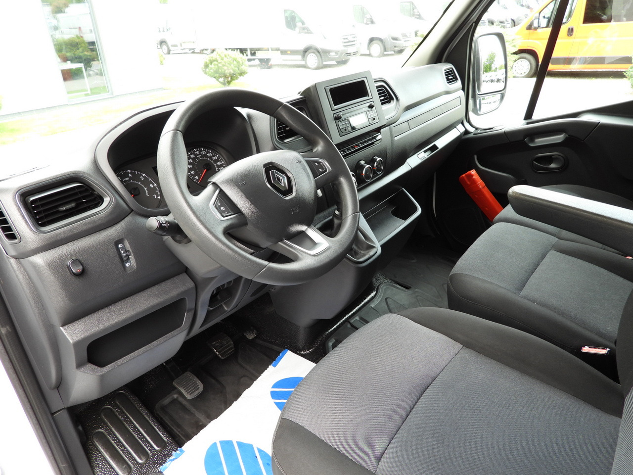 RENAULT MASTER TARPAULIN 10 PALLETS CRUISE CONTROL LED LIGHTS AIR CONDITIONING 165HP - Dostavno vozilo sa ceradom: slika 2 RENAULT MASTER TARPAULIN 10 PALLETS CRUISE CONTROL LED LIGHTS AIR CONDITIONING 165HP - Dostavno vozilo sa ceradom: slika 2