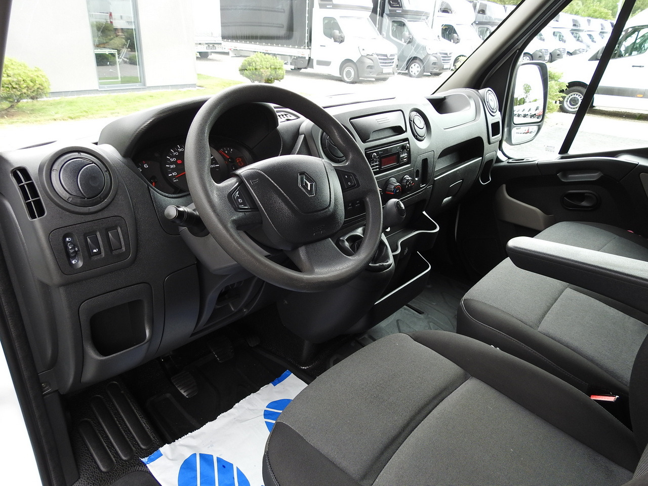 RENAULT MASTER TARPAULIN 10 PALLETS WEBASTO CRUISE CONTROL AIR CONDITIONING 170HP - Dostavno vozilo sa ceradom: slika 2 RENAULT MASTER TARPAULIN 10 PALLETS WEBASTO CRUISE CONTROL AIR CONDITIONING 170HP - Dostavno vozilo sa ceradom: slika 2