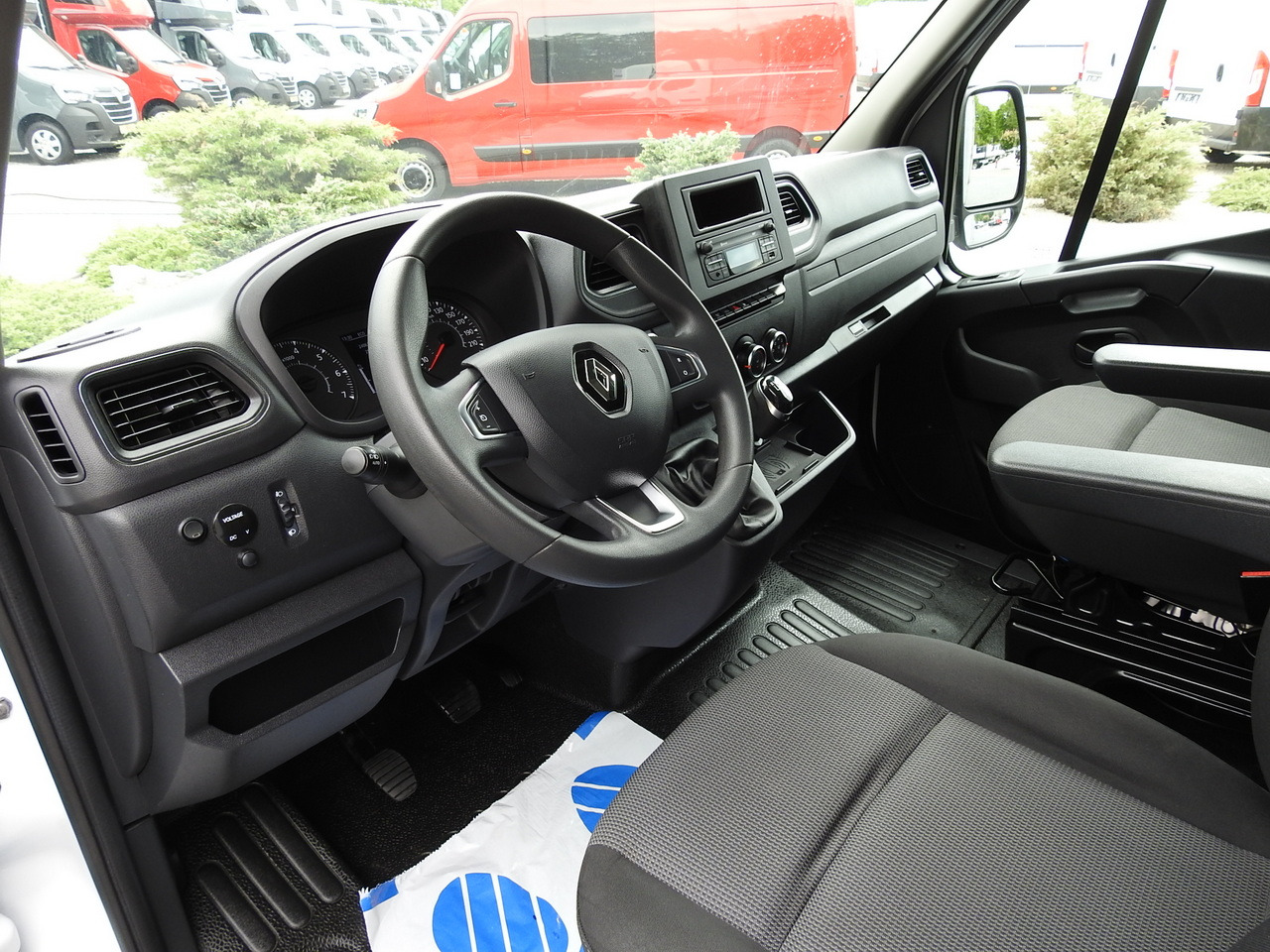 RENAULT MASTER TARPAULIN 10 PALLETS WEBASTO CRUISE CONTROL AIR CONDITIONING LED LIGHTS 165HP - Dostavno vozilo sa ceradom: slika 2 RENAULT MASTER TARPAULIN 10 PALLETS WEBASTO CRUISE CONTROL AIR CONDITIONING LED LIGHTS 165HP - Dostavno vozilo sa ceradom: slika 2