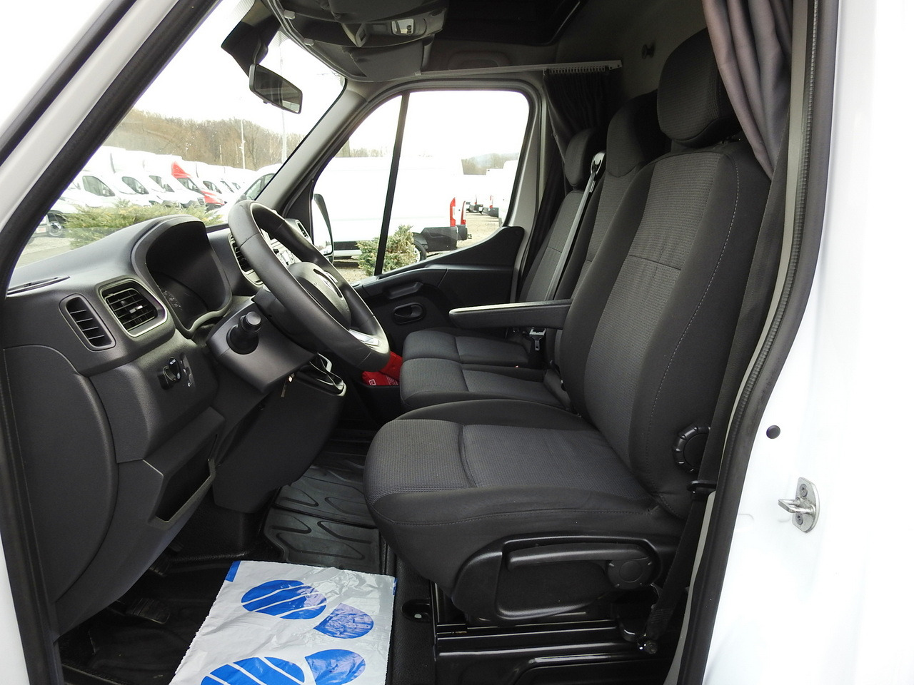 Dostavno vozilo sa ceradom RENAULT MASTER TARPAULIN 10 PALLETS WEBASTO CRUISE CONTROL AIR CONDITIONING LED LIGHTS PNEUMATICS 165HP: slika 28 Dostavno vozilo sa ceradom RENAULT MASTER TARPAULIN 10 PALLETS WEBASTO CRUISE CONTROL AIR CONDITIONING LED LIGHTS PNEUMATICS 165HP: slika 28